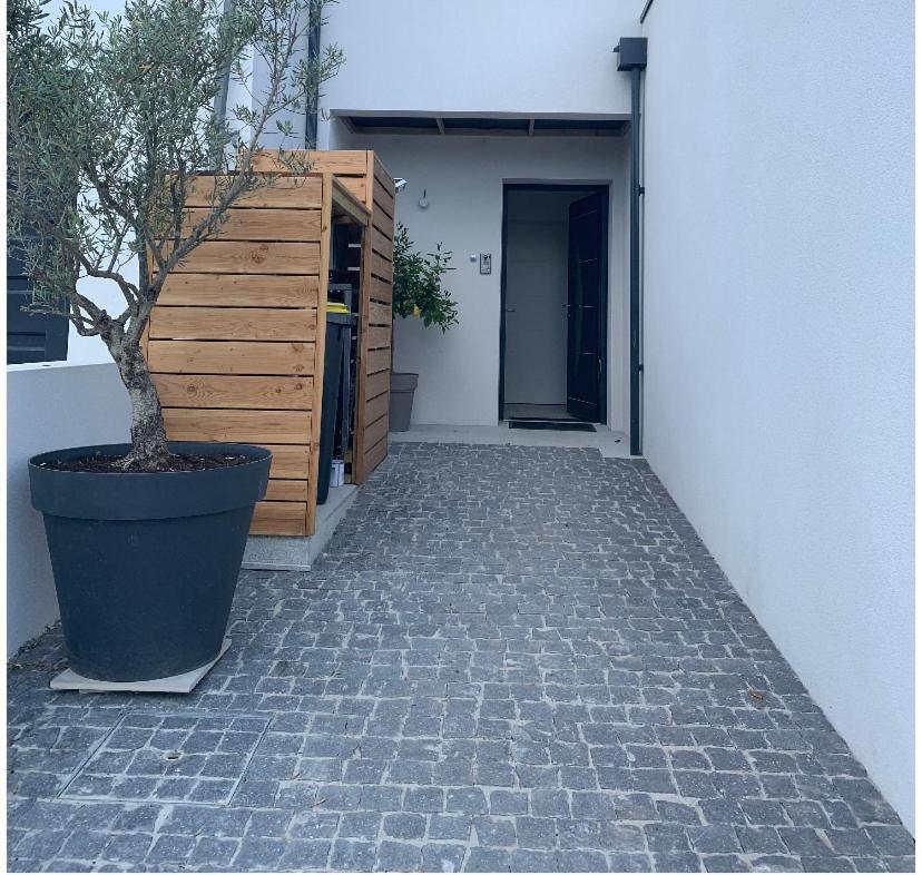 Maison Terrasse Proche Centre Ville Et Ile De Re La Rochelle  Exterior photo